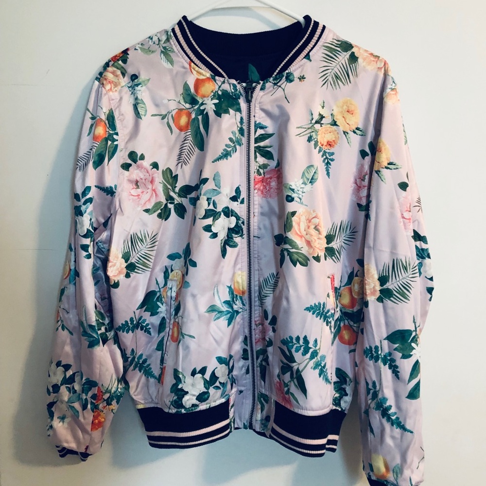 Reversible wind breaker jacket